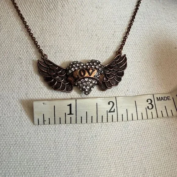 BETSEY JOHNSON WINGED HEART NECKLACE “LOVE” SPELLOUT COPPER CRYSTAL PAVE 18” EUC - Picture 8 of 12